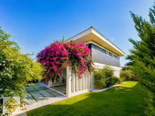 Çeşme Dalyan'da Denize 200m, Müstakil Lüks Villa (6+1)