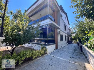 Ersan Özdemirden Venüs Otel Yakını Denize 250 Mt 3+1 Villa