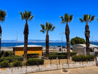 İzmir Güzelyalı'da Deniz Manzaralı 4+1 Satılık Yalı Dairesi