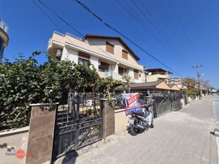 Dikili Merkezde Uğur Mumcu Cd. Üzeri Denize 150 M 4+1 Tripleks