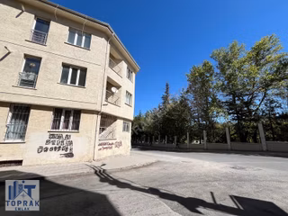 Toprak Emlak'tan Aü Manzaralı / Ara Kat / Kiralık 2+0