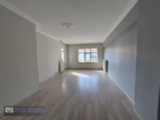Önaldan Ankara Çankaya Dikmen Salkım Söğüt Caddesi Üzeri 2. Kat 3+1 Bağımsız