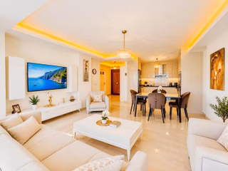 Alanya Merkezde Denize Sıfır Bölgede 2+1 Eşyalı Daire