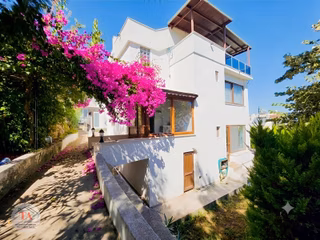 Bodrum Koyunbaba Kamelya Sitesinde Satılık 4+2 Tripleks Villa
