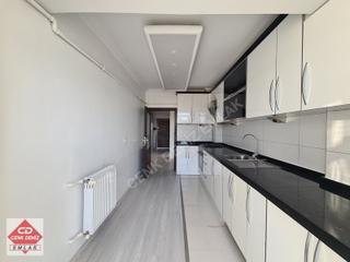 Sancaktepe Göbekte Pazar Karşısı Manzaralı Kiralık 3+1 Daire