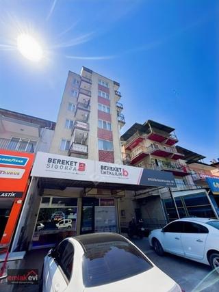 Emlak Evi'nden Cadde Üzeri Satılık 3+1 Kombili Asansörlü Daire