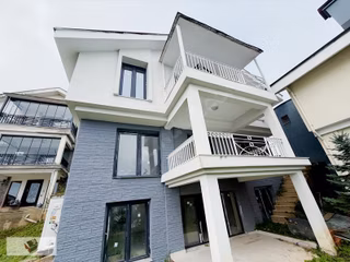 Umut Emlak'tan Tepe Altında Satılık Villa