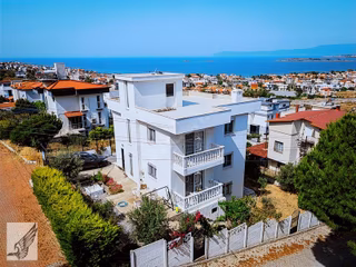 Seferihisarda Her Kattan Deniz Manzaralı 4+2 Tripleks Villa