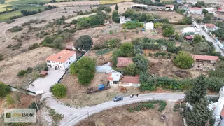 Biga Savaştepede İçinde Oturulur Evi Olan 1.705 M² Arsa