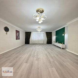 Sahile Ve E-5'e Yürüme Mesafesinde 3+1 Ebeveyn Banyolu Dairemiz