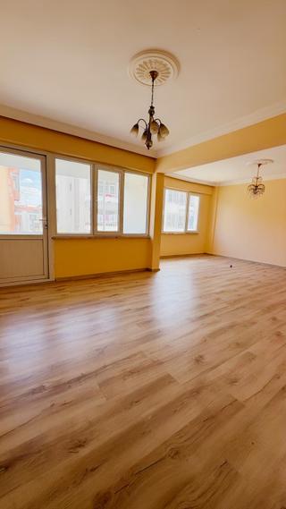Bahçelievler Mahallesinde Arakat Satılık 3+1 Daire
