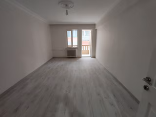 Barış Gayrimenkul'den Umurbey'de 3+1 Ara Kat Bakımlıdaire.