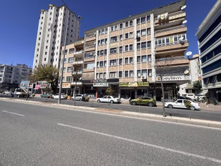 Merkezde 4+1 | 250 M² Brüt | Kiralık Daire
