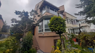 Prof Dr Ahmet Taner Kışlalı Mahallesi İlko'da 8+2 Satılık Villa