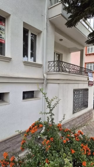 Paris Caddesi'nde İster Eşyalı 4+1 Home-ofis İster Boş 3+1 Konut