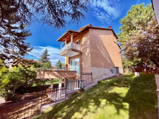 Çayyolu Altın Terazi Sitesi Komple Yenilenmiş Satılık Köşe Villa