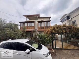 Seferihisar Ürkmezde Müstakil Köşe 300m2 İçinde Satılık Villa