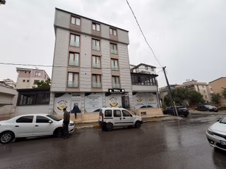 Tuzla Şifa Mahallesinde Dükkanlı 4 Katlı Satılık Aile Binası