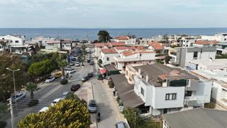 Urla Zeytinalanı Merkezin De 4 Dükkan 2 Daireli Bina