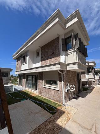 Kuşadası Soğucak'ta Satılık 4+1 Villa