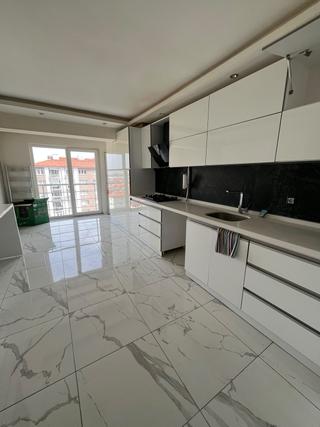 Kütahya Menderes Cad., 3+1 160 M² Merkezi, Bakımlı Kiralık Daire