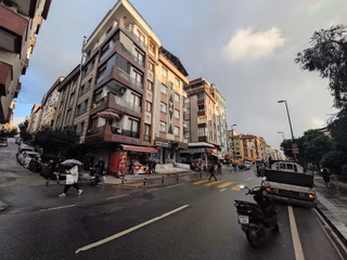 Yıldız Dan Cadde Üzerinde Acil Satılık Kredili 2+1 Ara Kat Daire