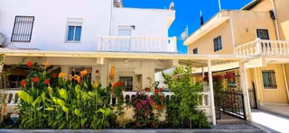 Kuşadası Soğucak'ta Site İçerisinde Deniz Manzaralı 4+1 Tripleks Villa
