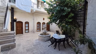 Urfa Merkezde İçi Yapılı Eşyalı Satılık Avlulu Kargir Ev