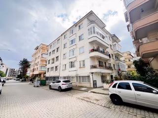 2+1 Arakat (2.kat ) Geniş Sokak İçinde Denize 350 Metre Mesafede