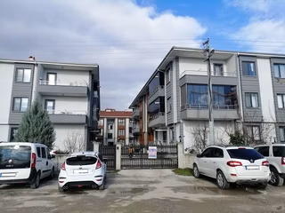 Çiftçi Emlak'tan Arifiye Fatih Mh 3+1 Ara Kat Bakımlı Masrafsız Site İçi