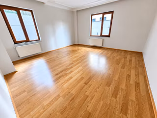 Ümraniye Armağanevler Mah. Kapalı Ve Açık Otoparklı Site İçi 2+1