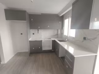 Kıyıboyu Caddesi Üzerinde Sitede 2+1 Çift Banyolu Doğalgazlı Sıfır Lüks Daire