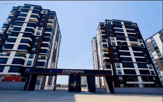 Remax Land'ten Hürriyet Mah. İzsiz Towers'ta Kiralık 2+1 Daire