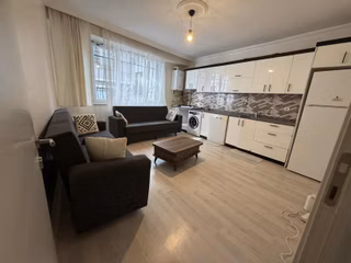 Cadde Dibinde 1.kat Full Eşyalı Metro 13dk Yeni Bina 1+1 Lüks
