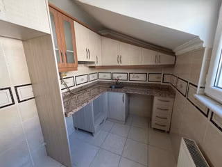 Cihangirde 130 M² Ferah 2+1 Çatı Katı 8 Yıllık Bina