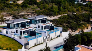 Çeşme Ardıç Havuzlu Kapalı Otoparklı Deniz Manzaralı 5+1 Villa