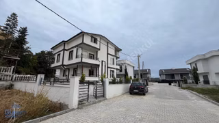 Bahçelievlerde Denize Yakın Satılık 6+1 Villa