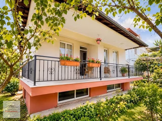 Tuana Emlak'tan Gelişim 'de 384m² Arsa İçerisinde Müstakil Ev