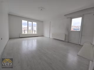 Şirintepe'de 3+1 Kiralık Ara Kat Masrafsız Asansörlü
