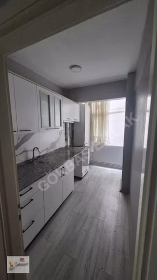 Gökbaş Emlaktan Sarıyer İstinyede Kiralık 3+1kombili 1.kat Daire