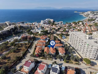 Kuşadası Kadınlar Denizi'nde Deniz Manzaralı 3+1 Villa