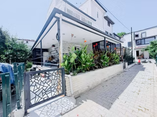 Karaova Aktur Sitesi'nde Denize Yakın 4+1 Bakımlı Tripleks Villa
