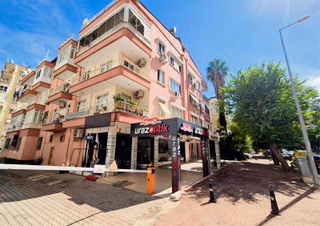 Antalya 100 Yıl Üzeri Kiralık 2+1 Ayrımutfak Boyalı Boş Katta