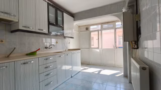 Tandoğan Mahallesinde Salı Pazarına Ve Merkeze Yakın 3+1 Kiralık Daire