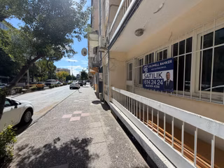 Aydın Lisesi Karşısı Satılık Giriş Kat 3+1 Daire