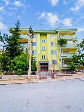 İstiklal Mahallesi Hilal Sitesinde Kiralık Yeni Boyalı 3+1 Daire
