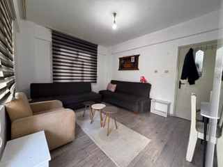 Hisar Caddesinde Ara Kat Eşyalı 1+1 Kiralık Daire