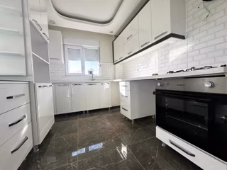 Hilal Gayrimenkul'den Güneşte Cadde Dibi Tertemiz Kiralık *2+1*
