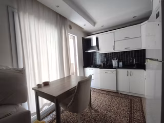 Yenişehir Gazi Mh. Merkezi Konumlu Geniş Bağımsız Mutfaklı 2+1