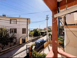 Bornova İnönü Mah. Avantajlı Konumda Kiralık Ara Kat 3+1